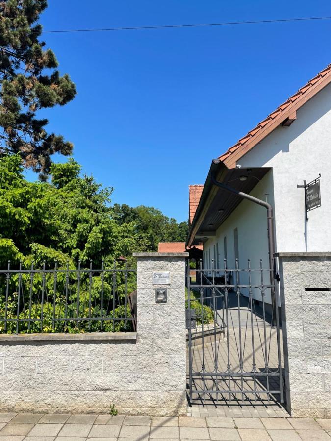 Penzion U Bohusa Lednice Exterior photo