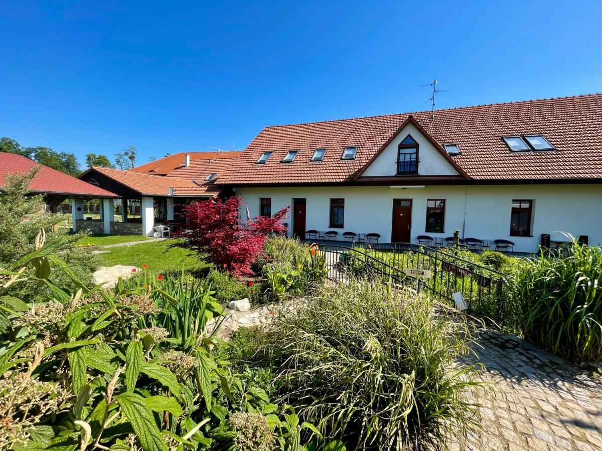 Penzion U Bohusa Lednice Exterior photo